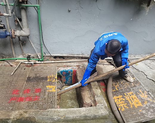 运粮湖管理区清掏化粪池