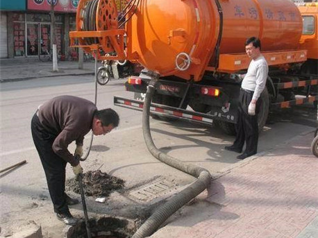 运粮湖管理区清掏化粪池，健康生活从这里开始